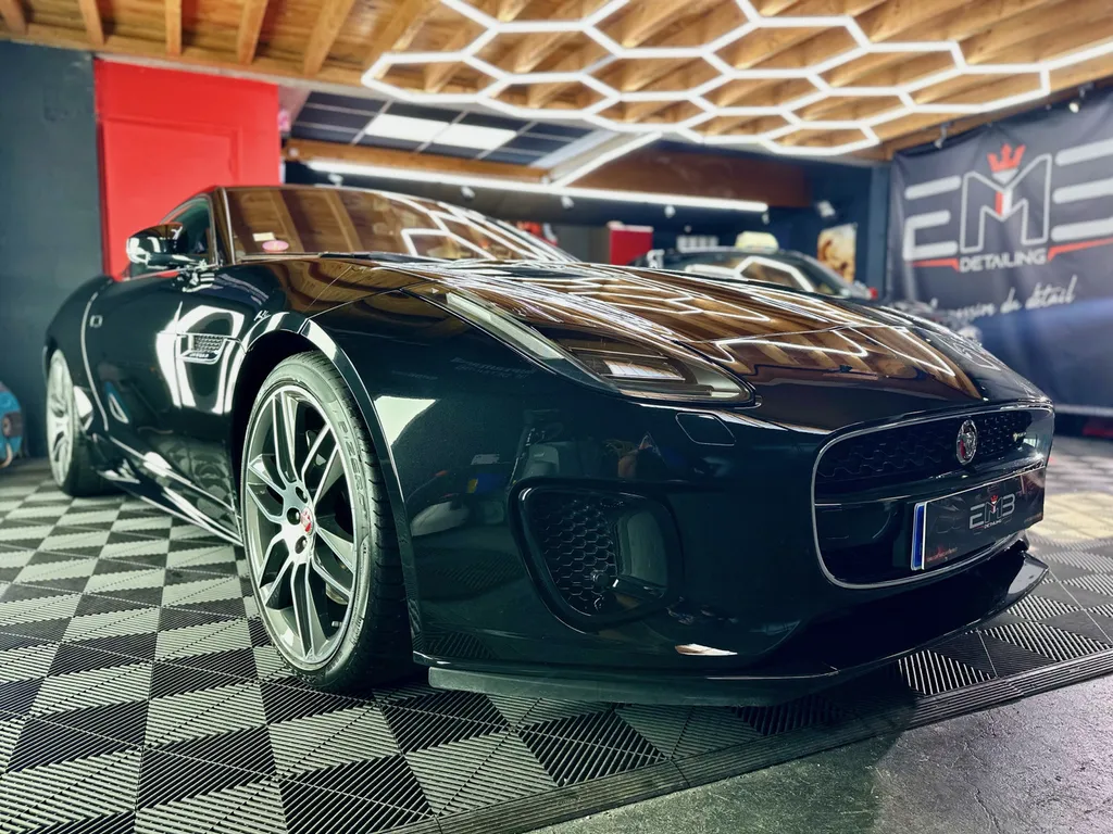 specialiste du traitement céramique sur Lyon detailing jaguar F-Type