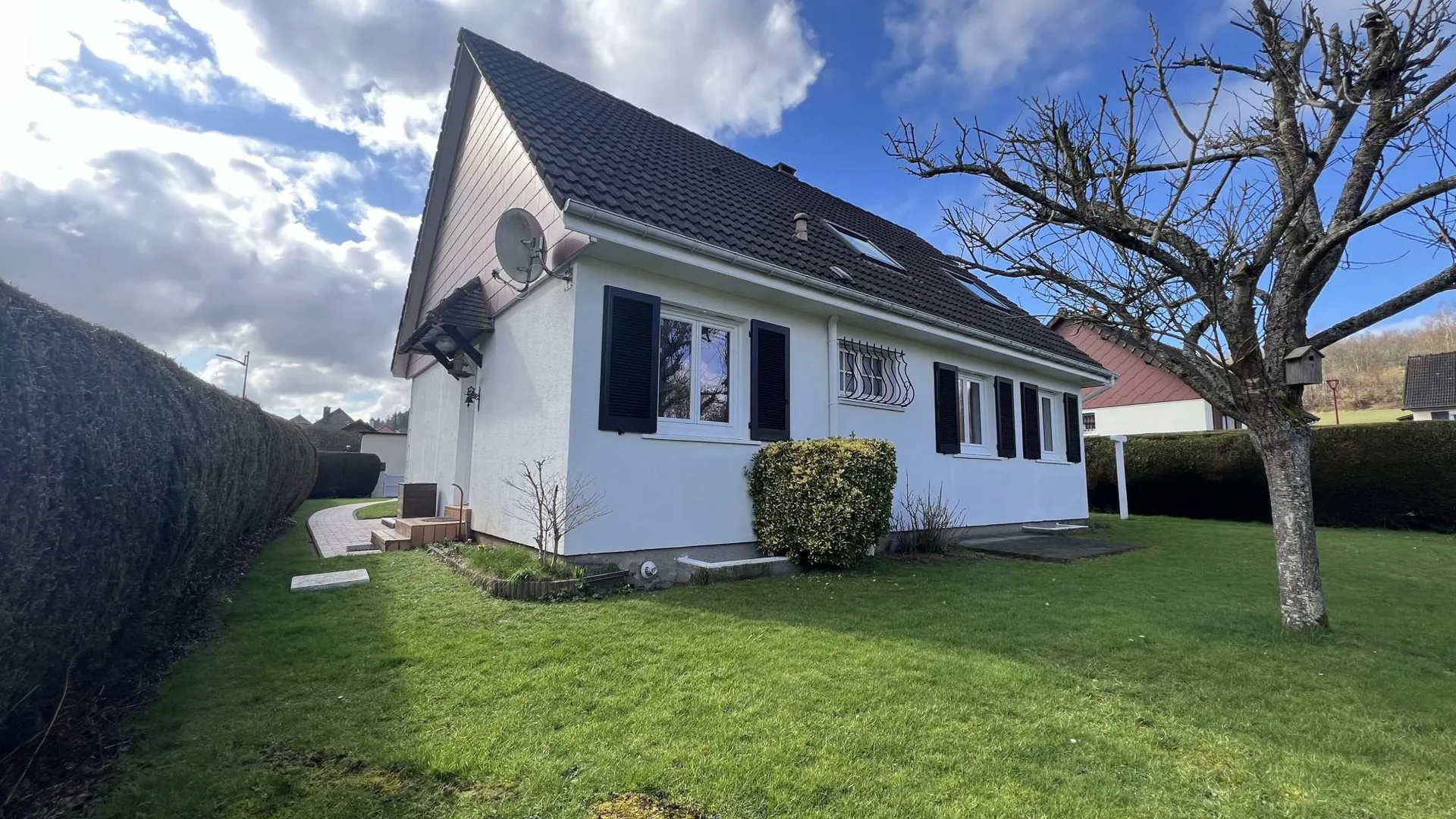 PAVILLON DE CHARME DANS UN CADRE VERDOYANT