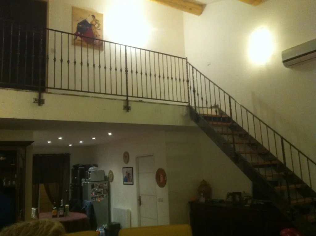 FABRICATION ET POSE RAMBARDE ESCALIER EN FER FORGE REALISES SUR MESURE  AVEC MARCHES EN BOIS MARTIGUES