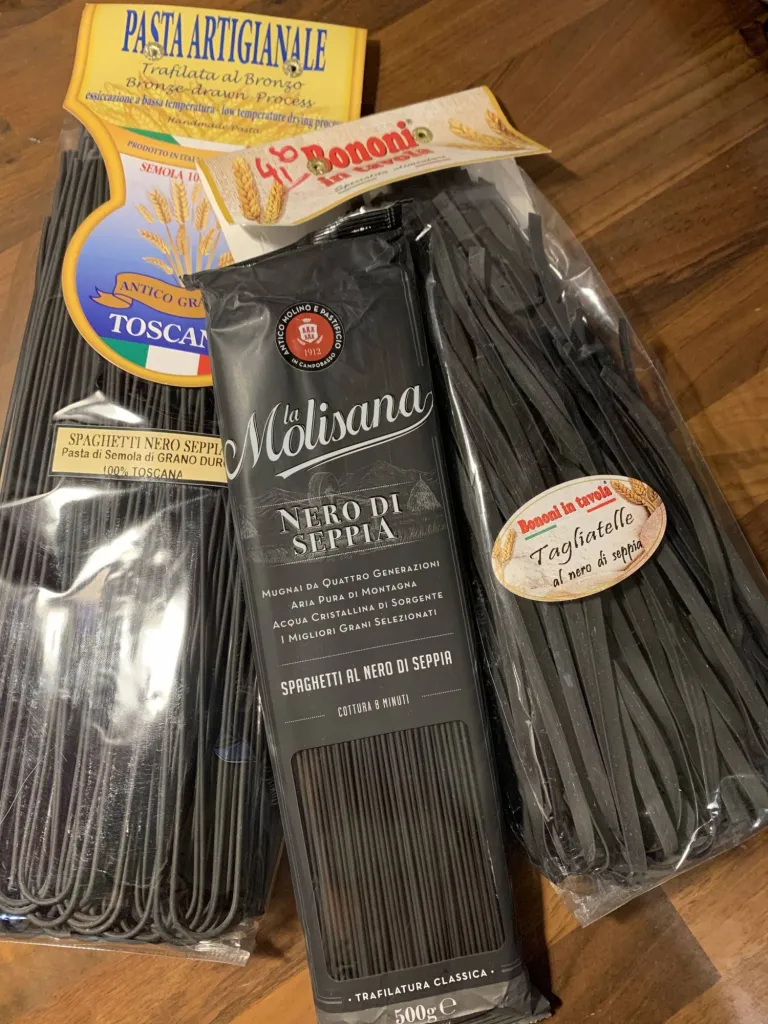 Pasta al nero di seppia - Pâtes à l'encre de seiche