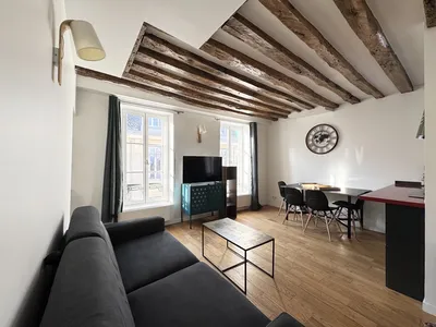 Magnifique salon avec poutre à Saint-Germain-en-Laye