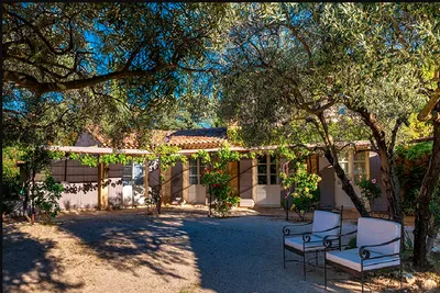 Chambres d'hôte de charme pour des vacances en détente Roussillon Le Chant du Coeur