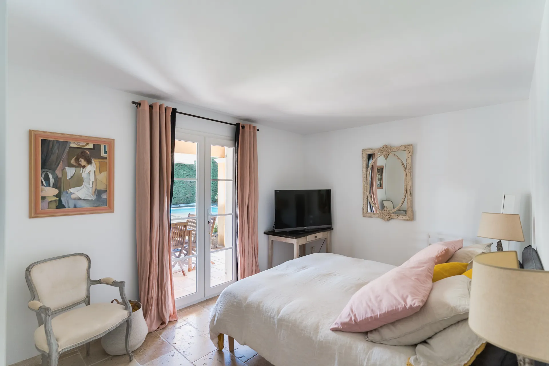 Vente maison Cassis au cœur du village au calme absolu, avec piscine, garage et vue sur le Cap Canaille