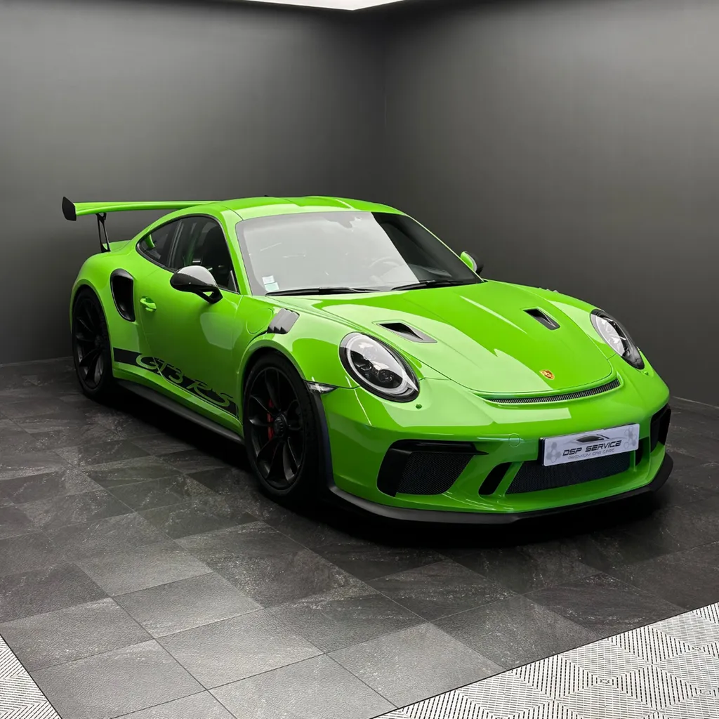 Entretien intérieur sur une Porsche 911 991 GT3 RS à Le Mans (72)