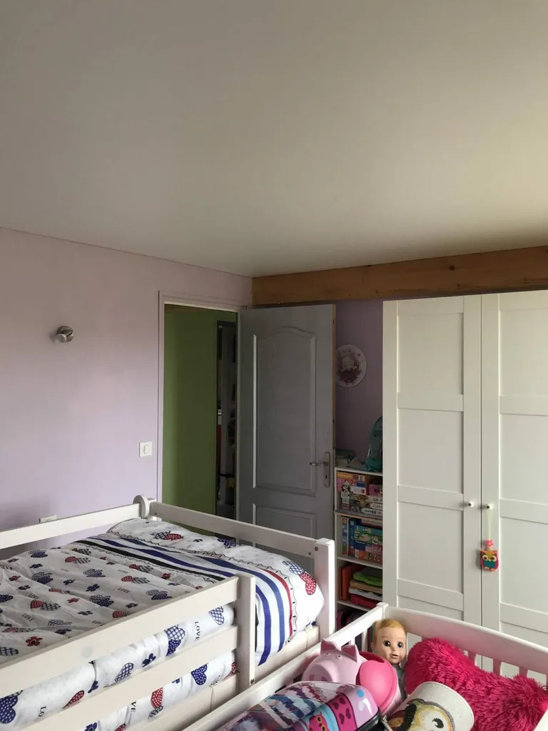 Comment recouvrir un plafond en bois brut avec des poutrelles (plancher) dans des chambres ? Balma