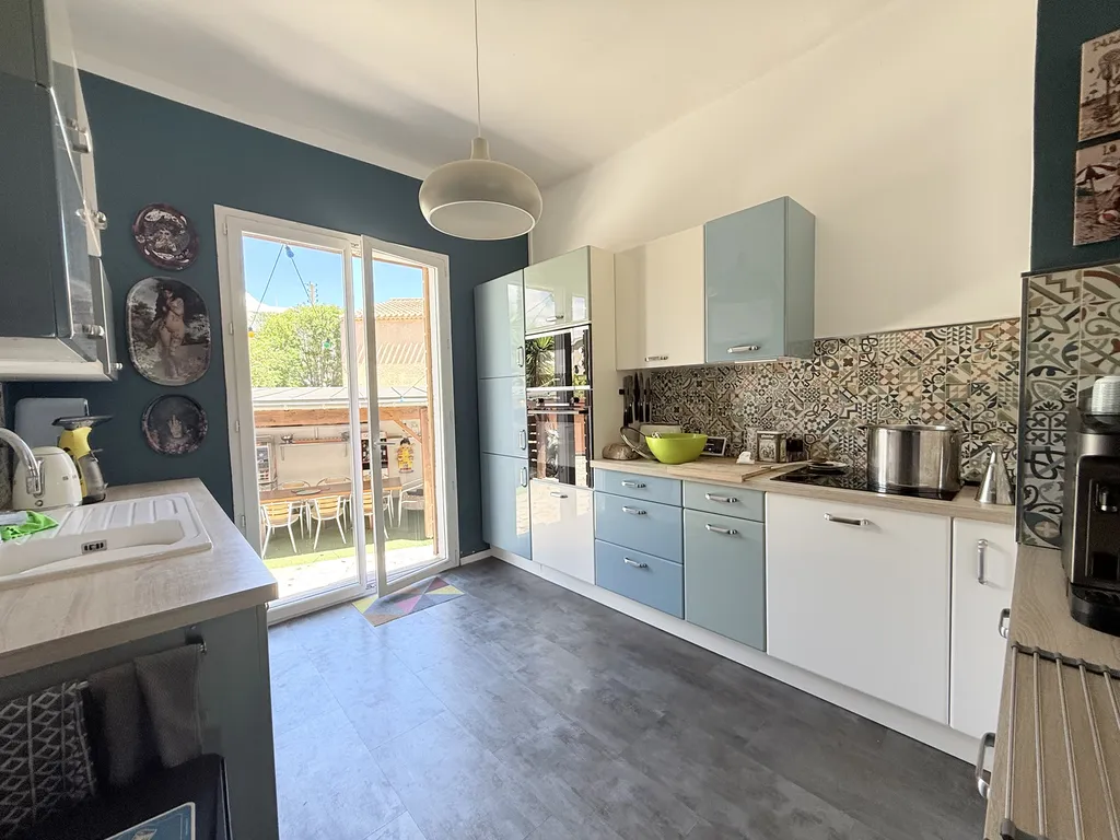 Maison à vendre à Toulon, maison avec piscine, maison de caractère, jardin, terrain de pétanque, studio indépendant.