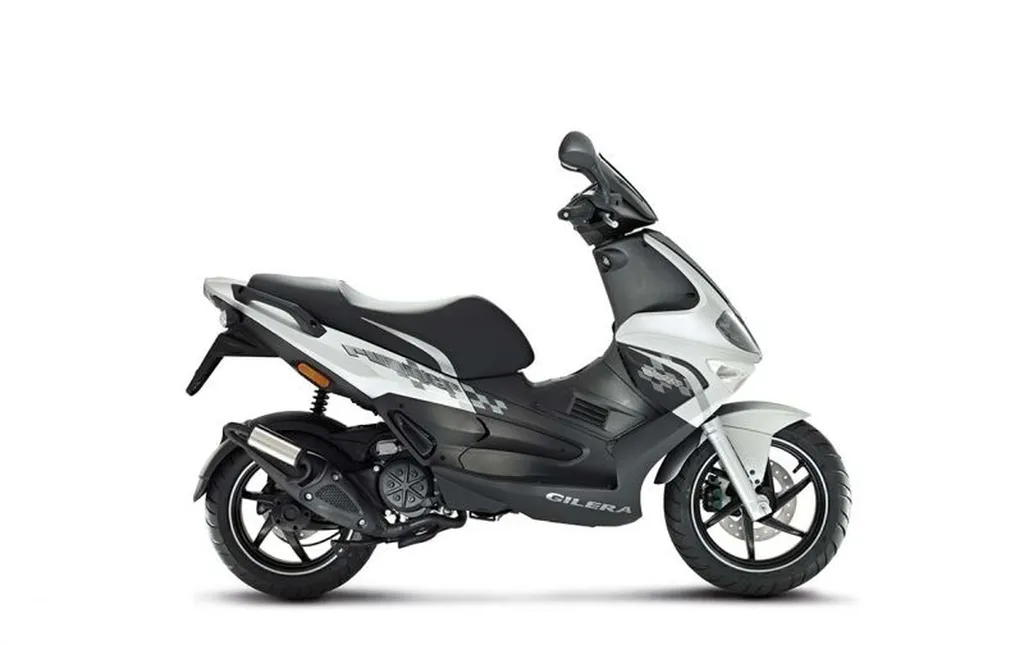 SCOOTER NEUF GILERA RUNNER 50 BLACK SOUL ET WITHE SOUL SANARY SUR MER