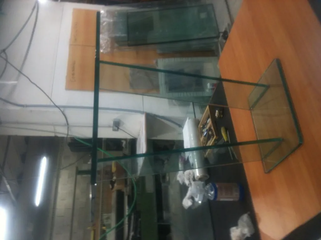 Création de mobilier décoratif en verre
