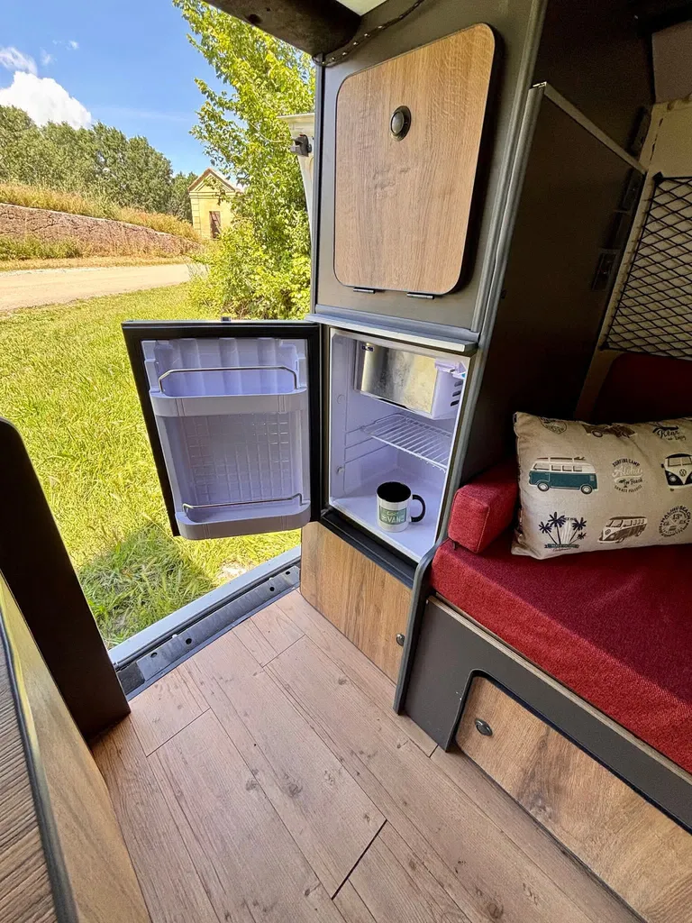 Location de véhicules de loisirs type van ou fourgon aménagé entre Nîmes et Montpellier en région Occitanie