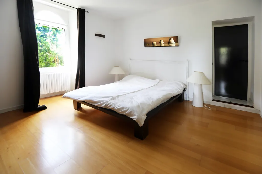 proche Avignon, bastide avec piscine et dépendances au coeur d'un superbe parc   