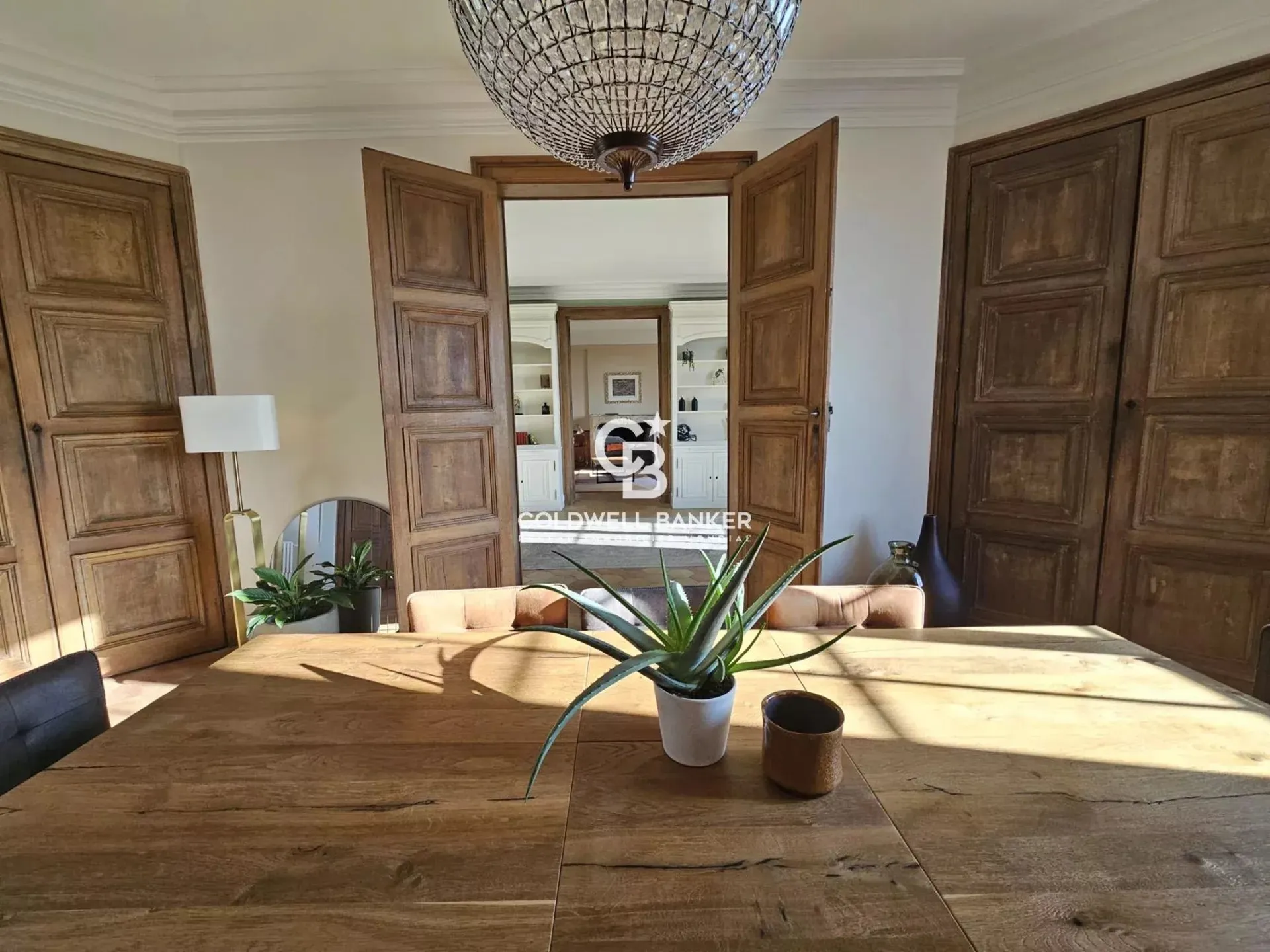 chateau rénové au mans avec un parc boisé