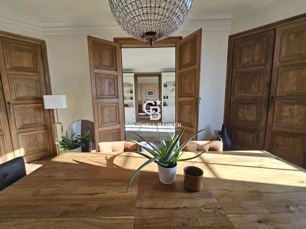 chateau rénové au mans avec un parc boisé