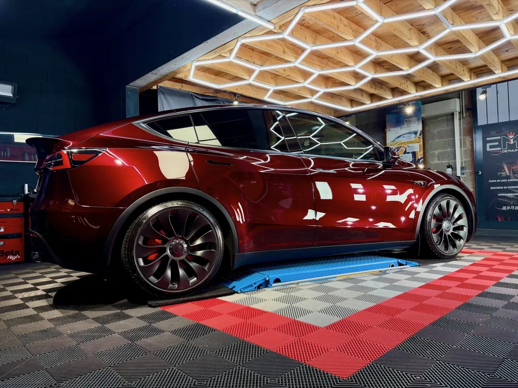 Protection céramique Tesla Model Y à Vaugneray – Sublimer et préserver votre SUV électrique près de Lyon