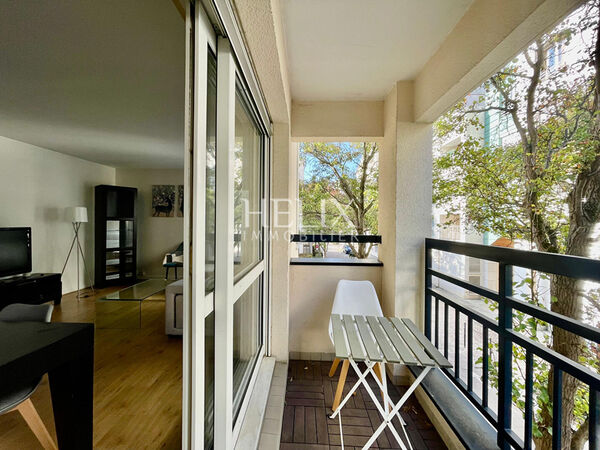 Appartement  Soigné au calme avec balcon sur  parc des impressionnistes et proche RER