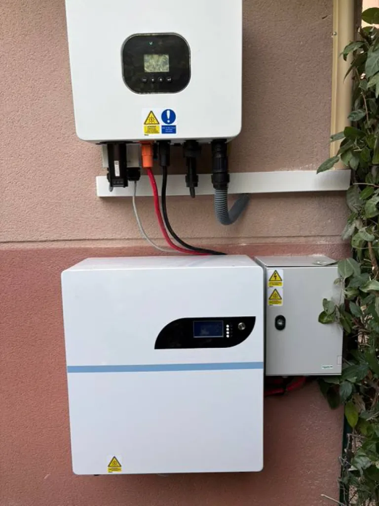 Installation d'une batterie de stockage FSI à Luynes avec Provence Energie Solaire Services