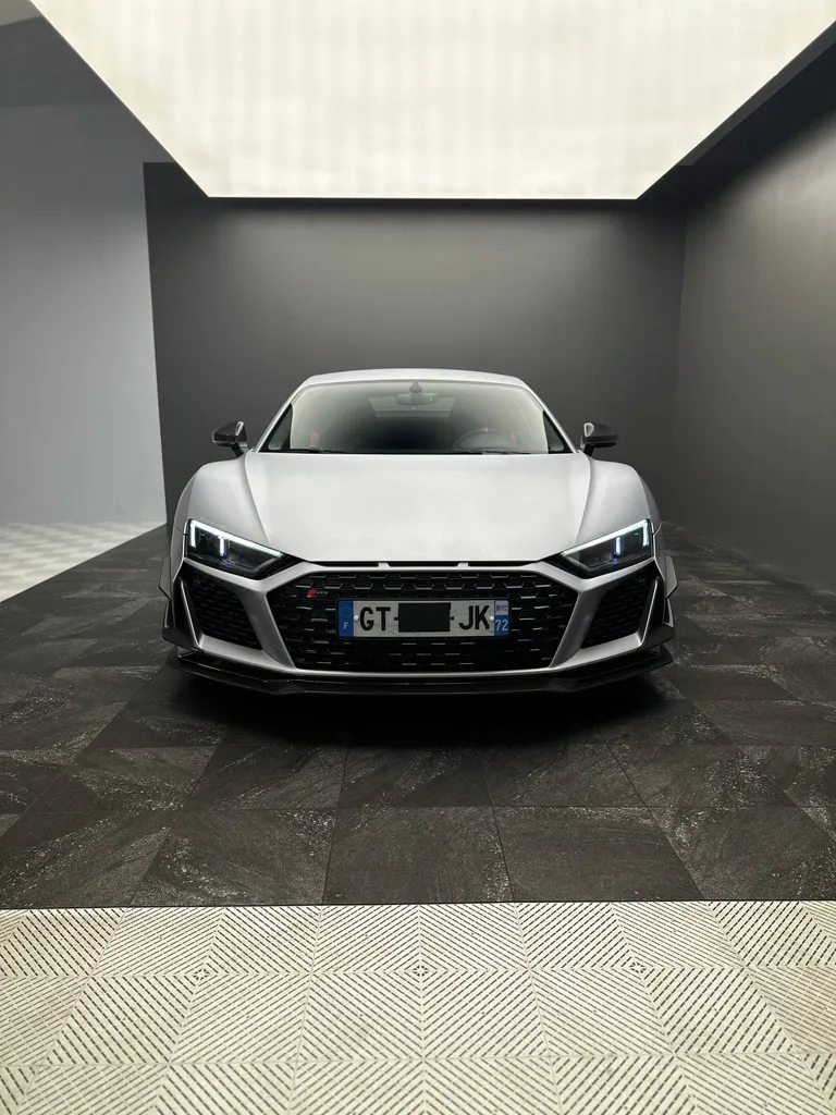 Pose d'un film de protection PPF sur une Audi R8 GT à Le Mans