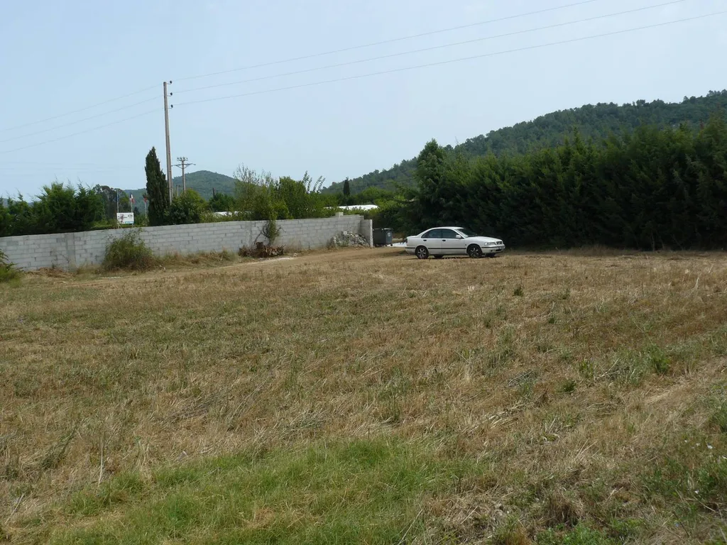 VENDU! Terrain de 1300 m² à LA CRAU (FT117)