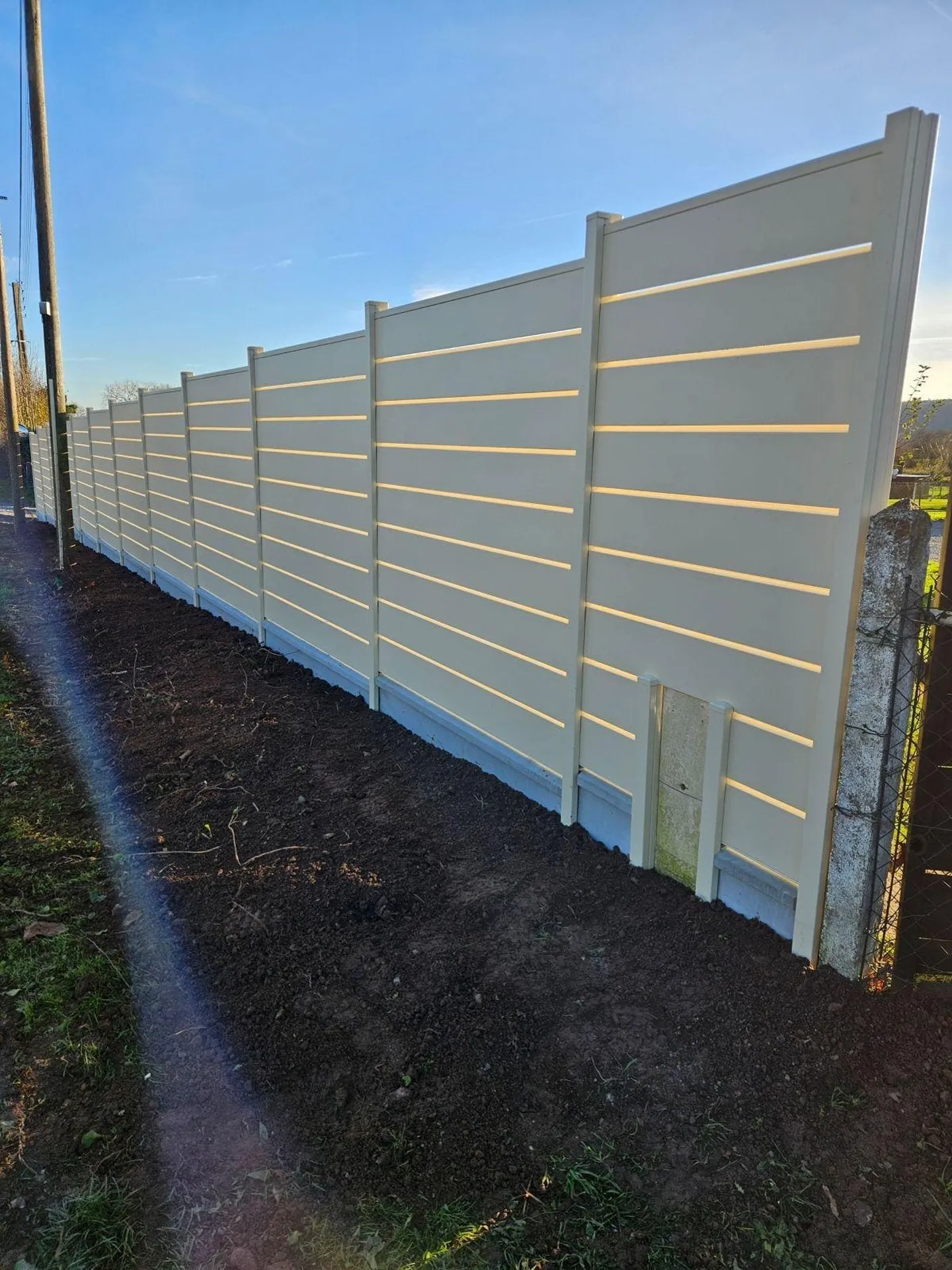 Installation de Clôture en aluminium, un Modèle Occultant et Sur-Mesure à Rouen en Seine-Maritime 76 et Bois-Guillaume