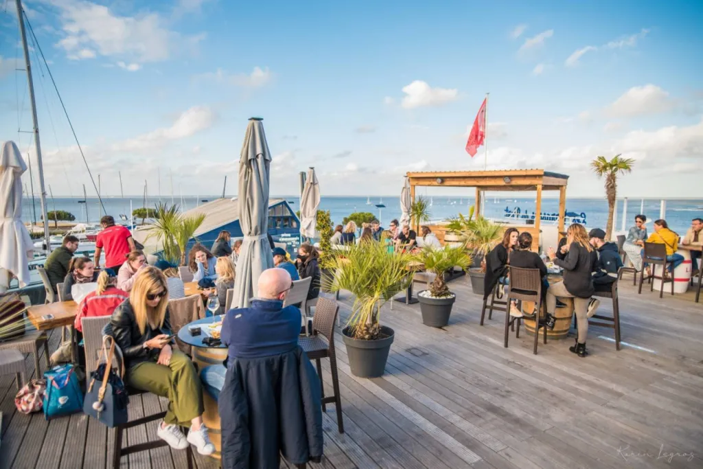 où déguster un cocktail avec vue mer sur le bassin d'arcachon rooftop à Arcachon les terrasses du port