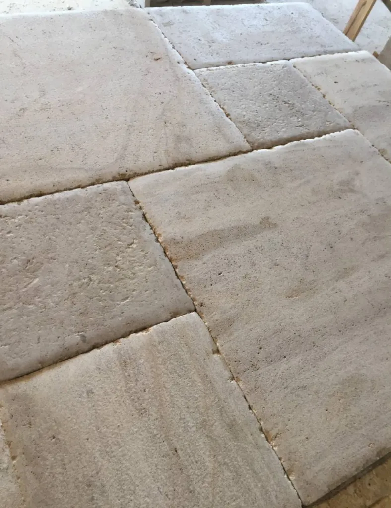 Quelle pierre au 36 rue de Bourgogne choisir pour un carrelage pierre extérieur et intérieur ?