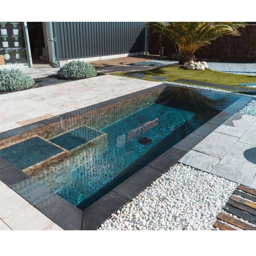 Construction d'une piscine miroir à Ambarès et Lagrave près de Bordeaux