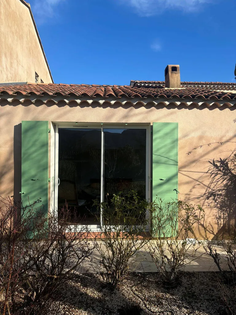 Installation de Volets Battants en Aluminium Aspect Provençal Cintrés