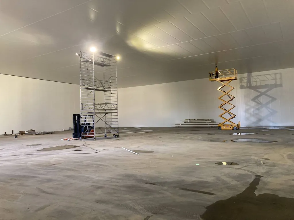 Entreprise d'isolation frigorifique pour la création d'un laboratoire réfrigéré pour les fruits et légumes, à Rungis en Ile-de-France.