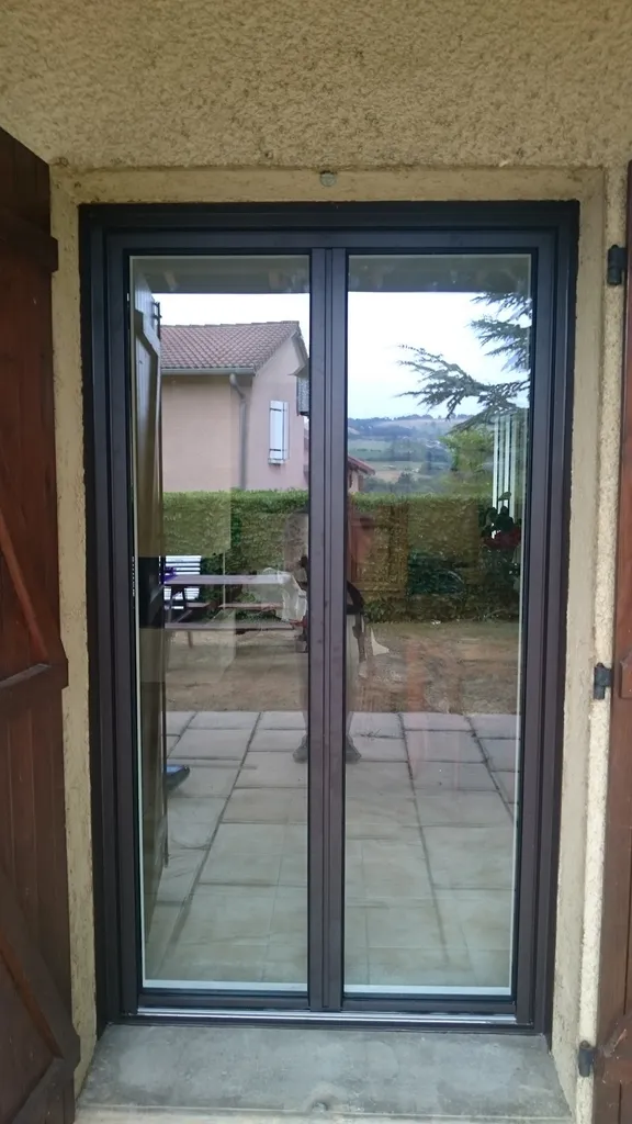 Porte fenêtre aluminium avec ouvrant caché à Lentilly