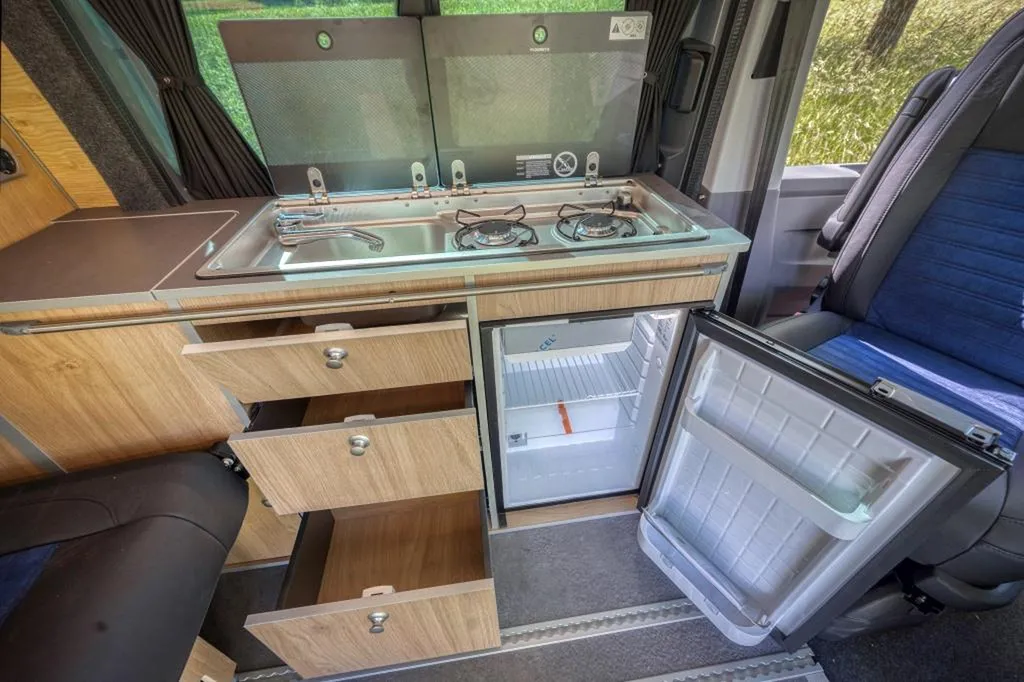 Spécialiste aménagement intérieur VW T6 Court à Marseille : transformation van compact sur-mesure dans les Bouches-du-Rhône