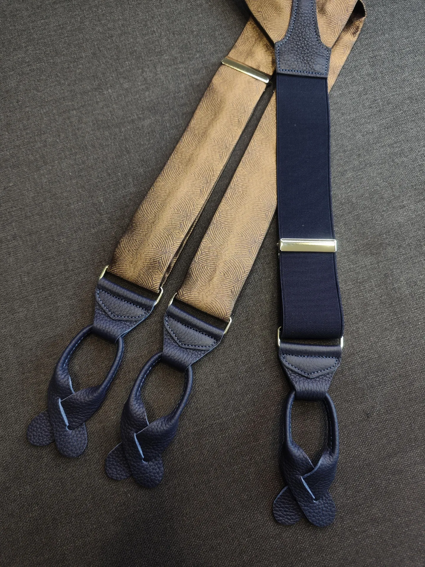 Bretelles en cuir et tissu personnalisées à Versailles