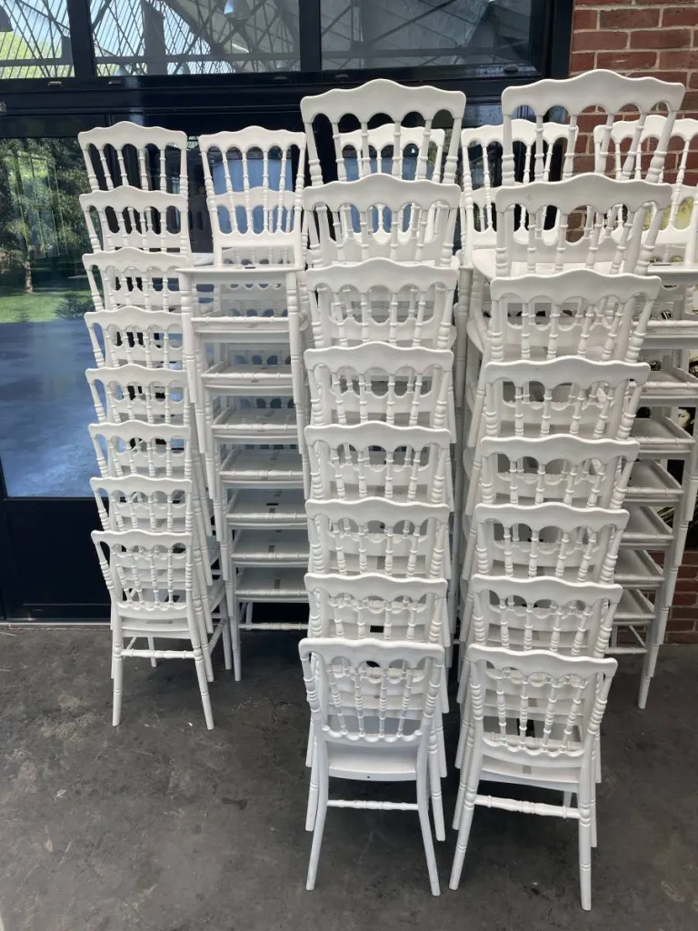 livraison de tables pour cérémonie religieuse