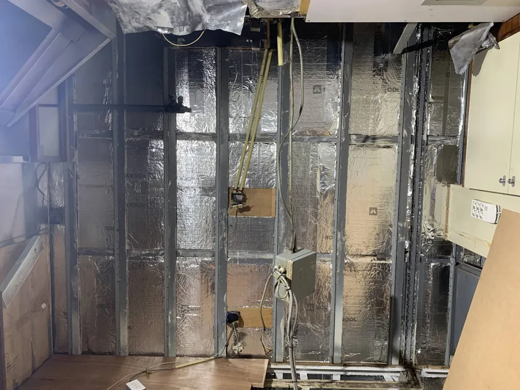 Pose d'une Cloison en Norme A60 pour une salle moteur Yacht à La Ciotat