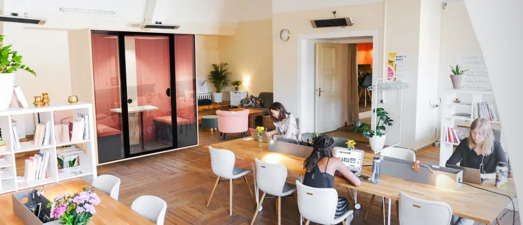 Cabine acoustique aménagé dans un coworking à Nîmes dans le GARD