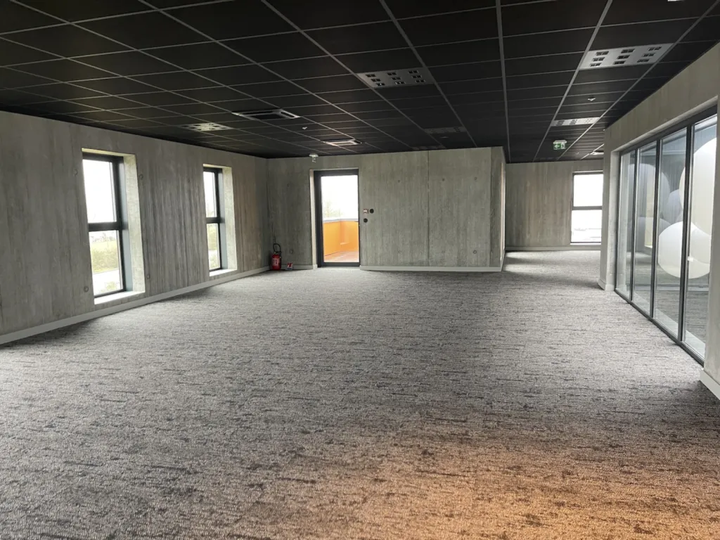 MONTIVILLIERS - A LOUER Bureaux de 454 m² divisibles au 1er étage d'un immeuble neuf mixte de bureaux et d'actibvités