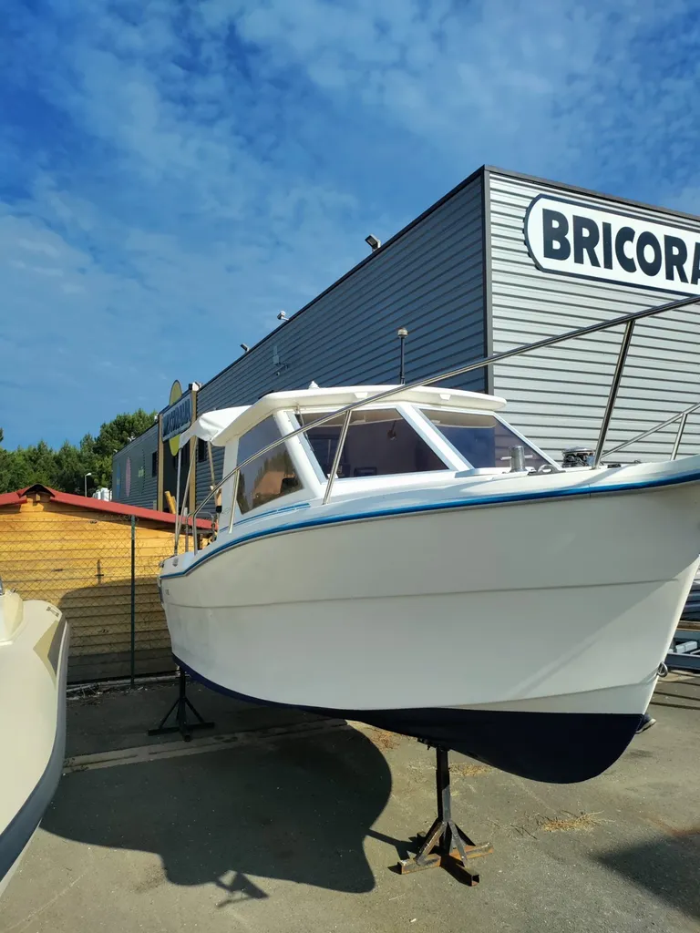 Notre zone d'activité pour ce serviceAcheter un bateau pneumatique semi-rigide d'occasion à La Rochelle Charente maritime