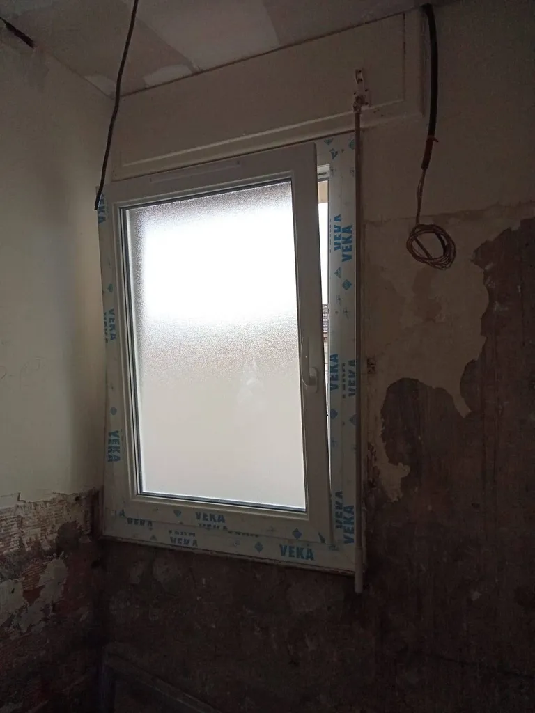 Installation de fenêtres Veka PVC double vitrage pour la rénovation complète d’un appartement à Villeurbanne