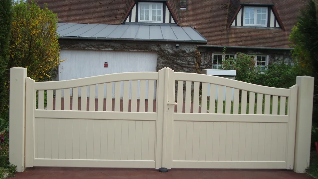 Installation de Portail Aluminium Motorisé, Modèle Sur-Mesure et Pose Professionnelle Sécurisée à Bihorel en Seine-Maritime 76 et Rouen