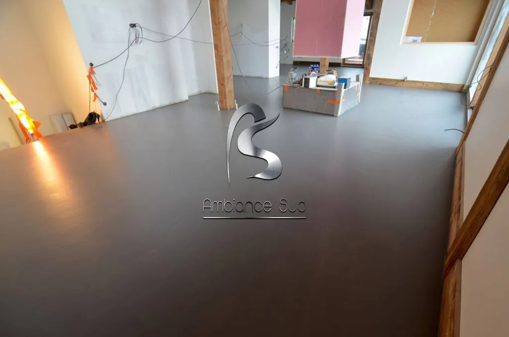 SOL EN BETON CIRE  ANTHRACITE A MEGEVE