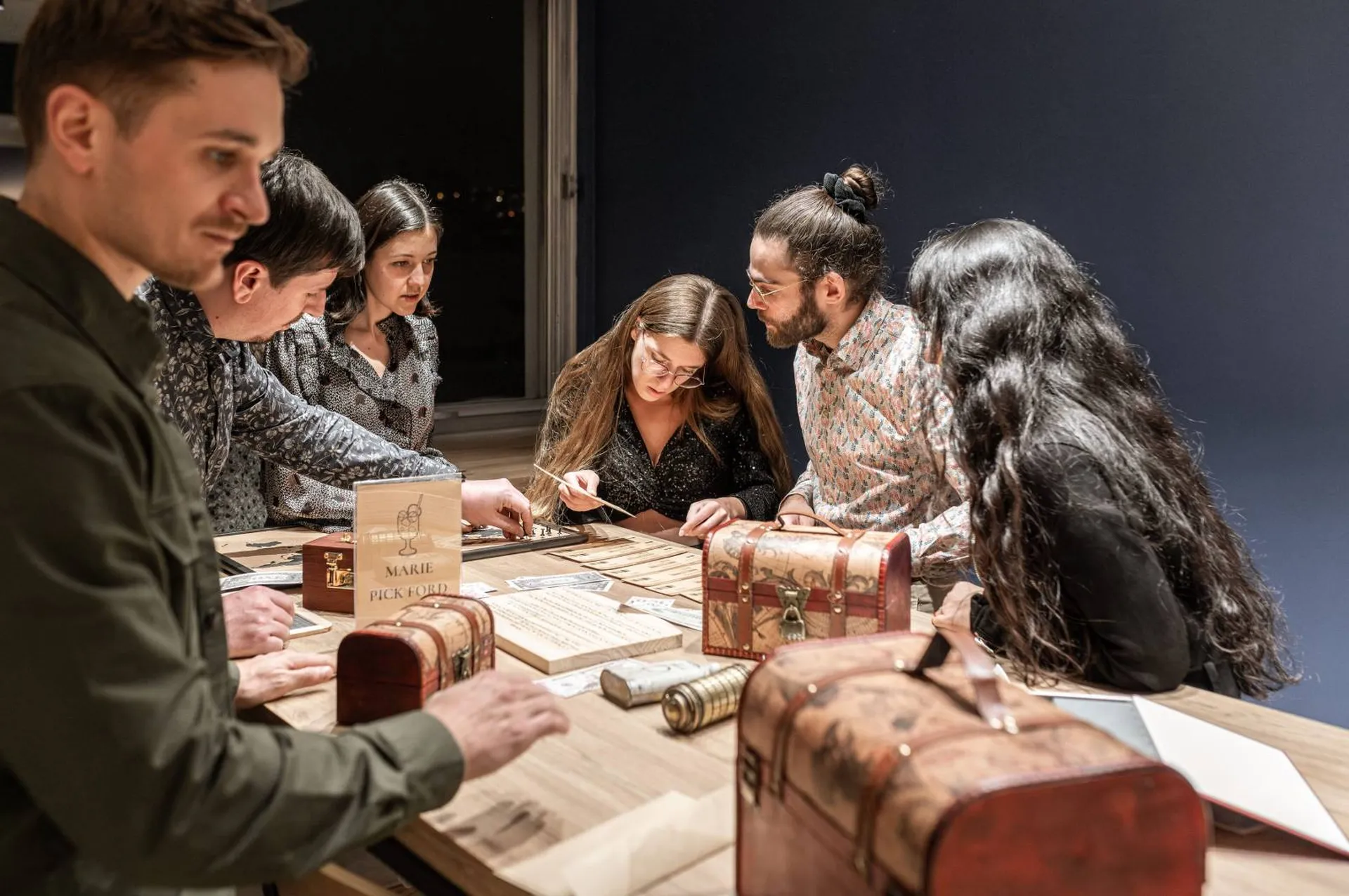 Escape Game cocktail à Lyon – Décryptage des codes et manipulation du cryptex