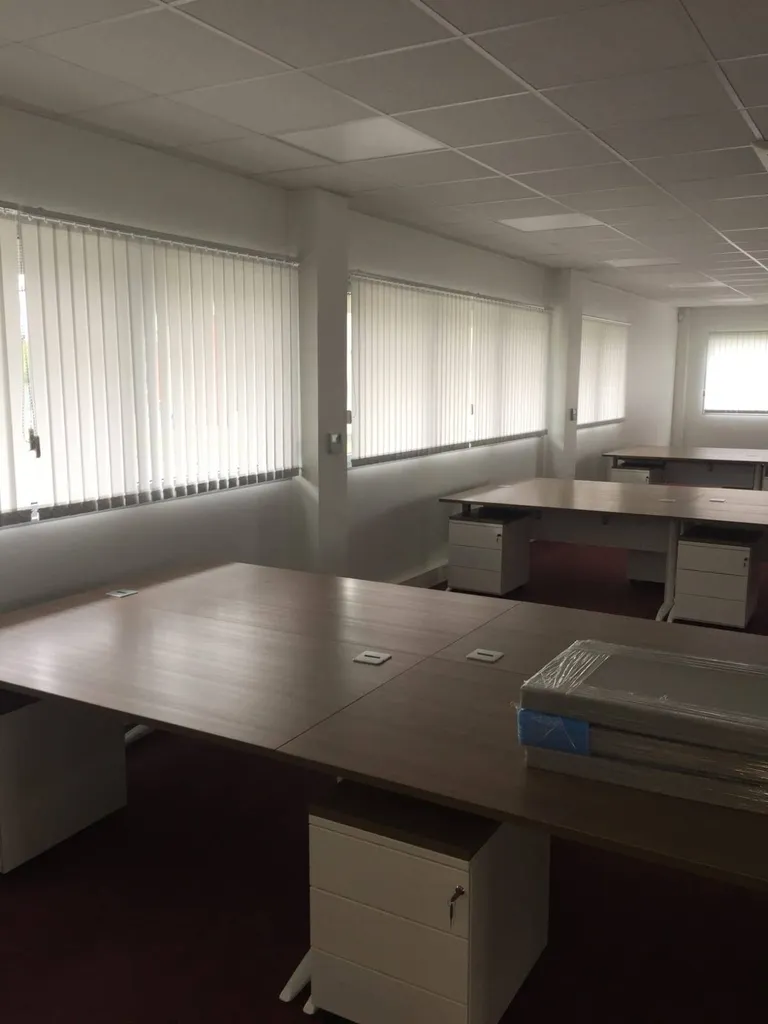 Fourniture et pose de mobilier de bureau moderne à Arras