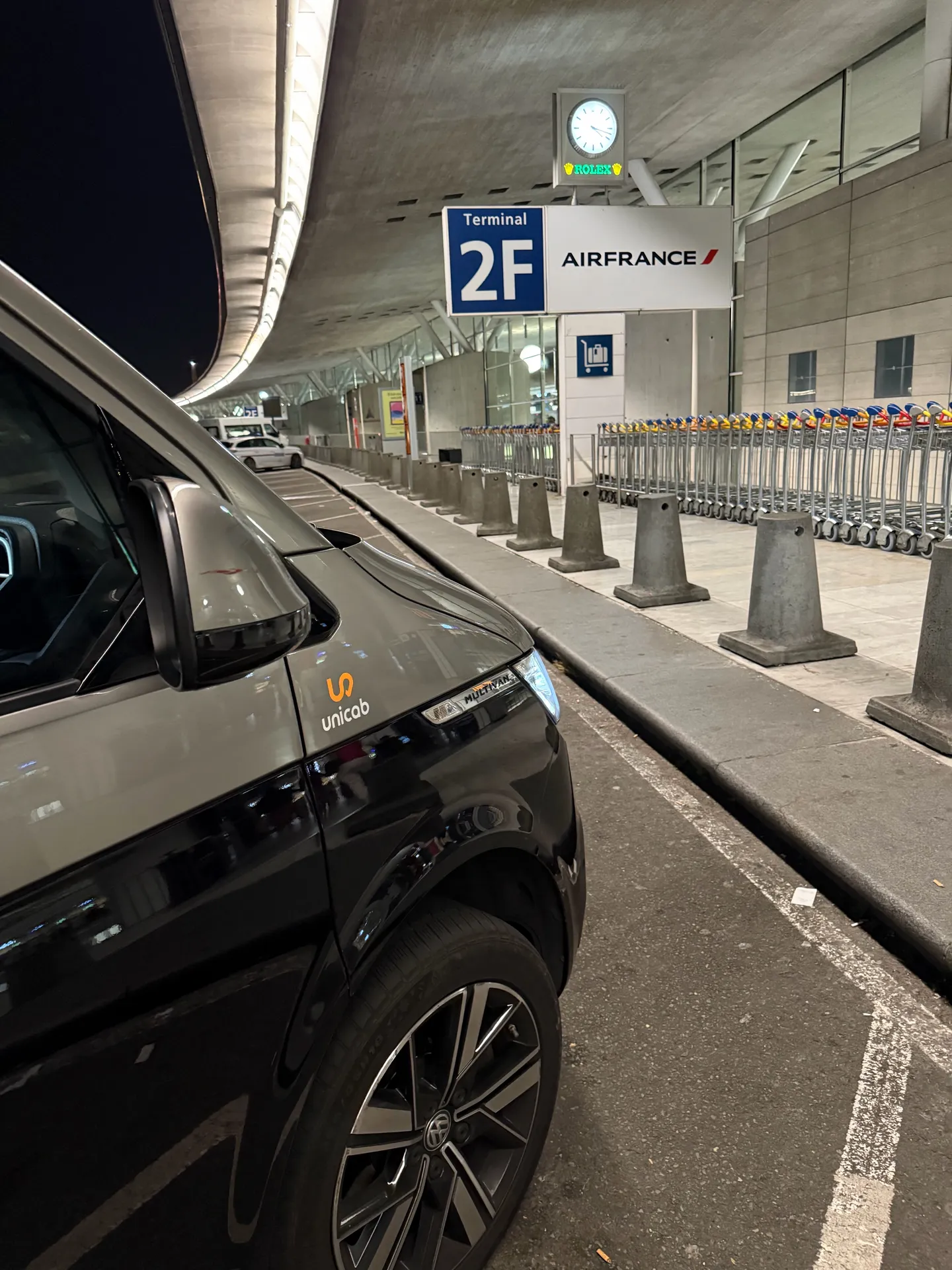 Reservez vos Transferts Aéroport Haut de Gamme vers Paris – CDG, Orly & Tous les Aéroports Parisiens