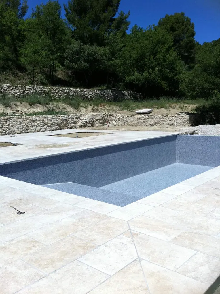 Réalisation d'une mosaïque d'une piscine à Salon de Provence
