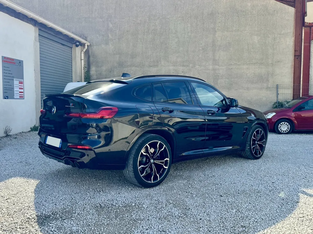BMW X4 M réparée après un choc avant dans notre atelier de carrosserie à Carnoux proche de Marseille