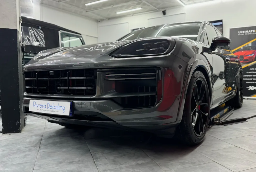 Pose de film de protection carrosserie PPF pour voitures haut de gamme à Nice