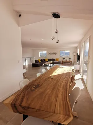 Salle a manger contemporaine villa cassis a vendre