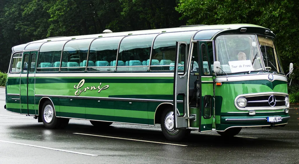 Assurance Bus Restaurant