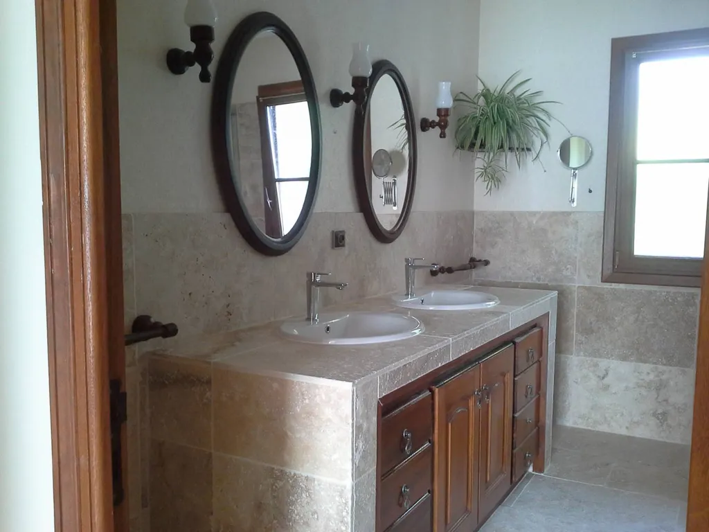 SALLE DE BAIN EN TRAVERTIN BEIGE 1ER CHOIX CLASSIC 