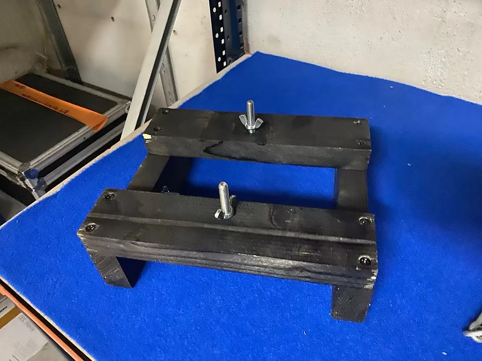 SUPPORT POUR SOL OU MUR POUR PROJECTEUR