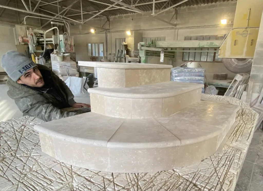 Ateliers de pierre de Dordogne de la carrière à la finition, Beaune, Paris, Bordeaux, Nîmes