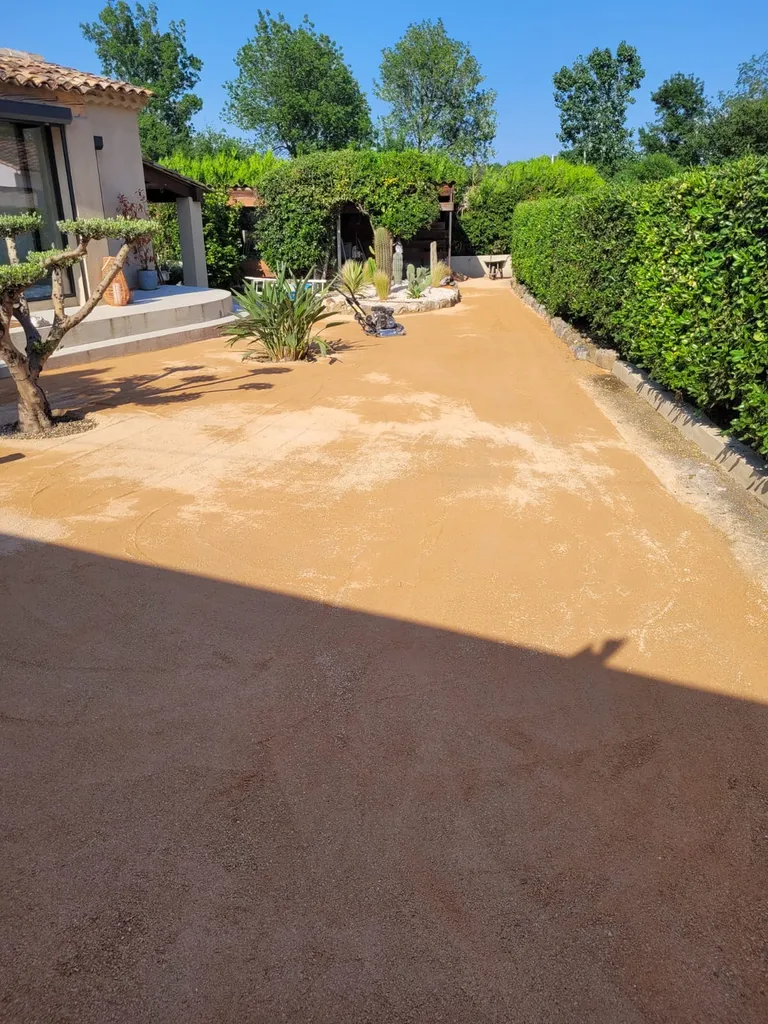 Artisan pour aménagement de jardin et terrassement avec pose géotextile à Draguignan vers Trans-en-Provence